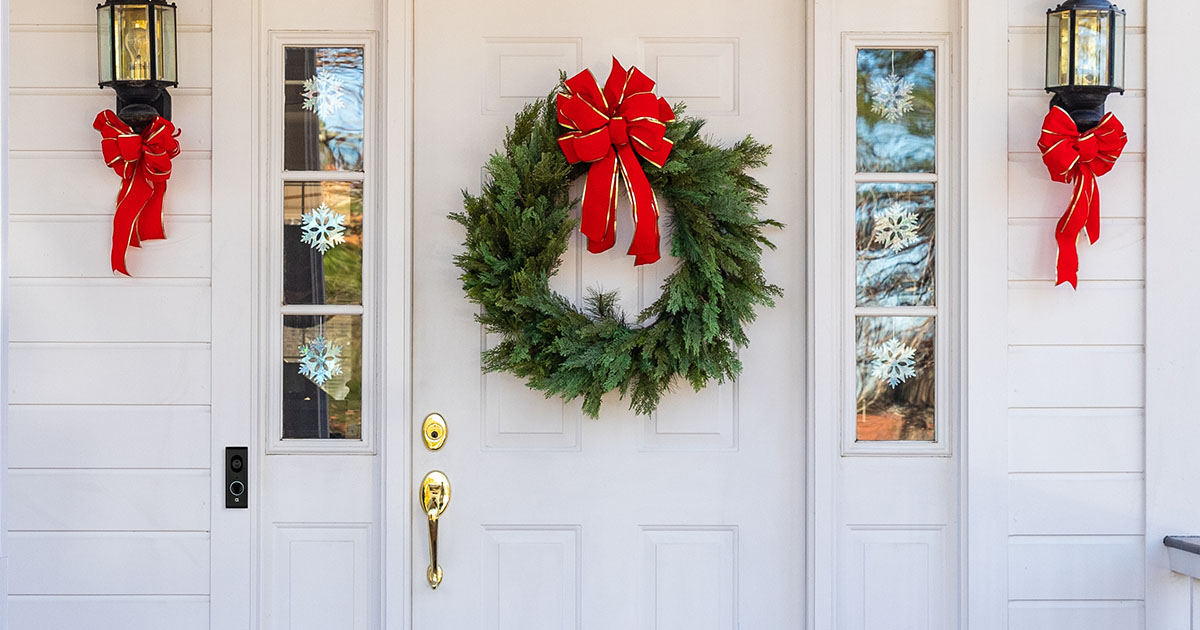 front door to a home with a holiday wreath